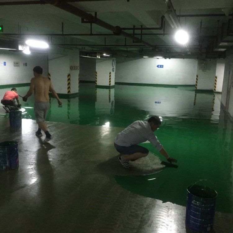 炎炎夏日，環(huán)氧地坪施工工人也“凌晨3點不回家”