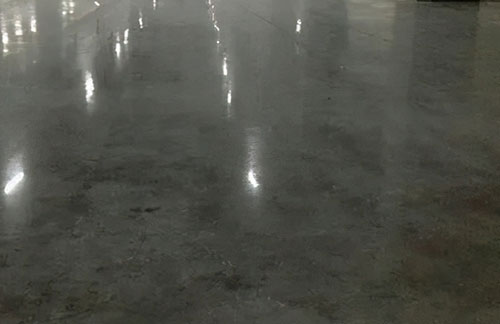 廈門固化劑地坪比普通地坪更防滑更安全嗎？